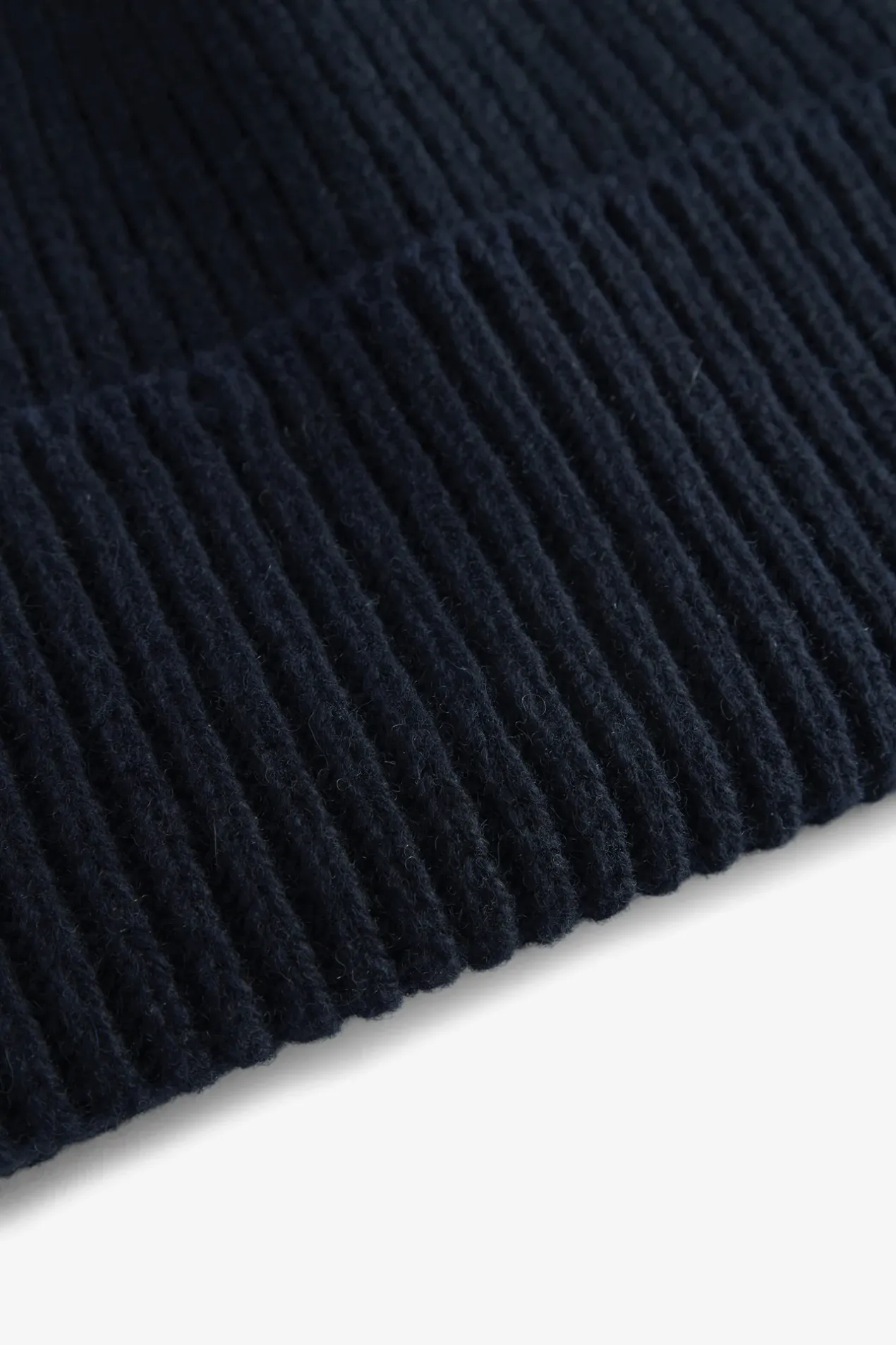 cashmere_rib_beanie_2-1.webp Norse Projects BEANIES^Cashmere Rib Beanie Dark Navy