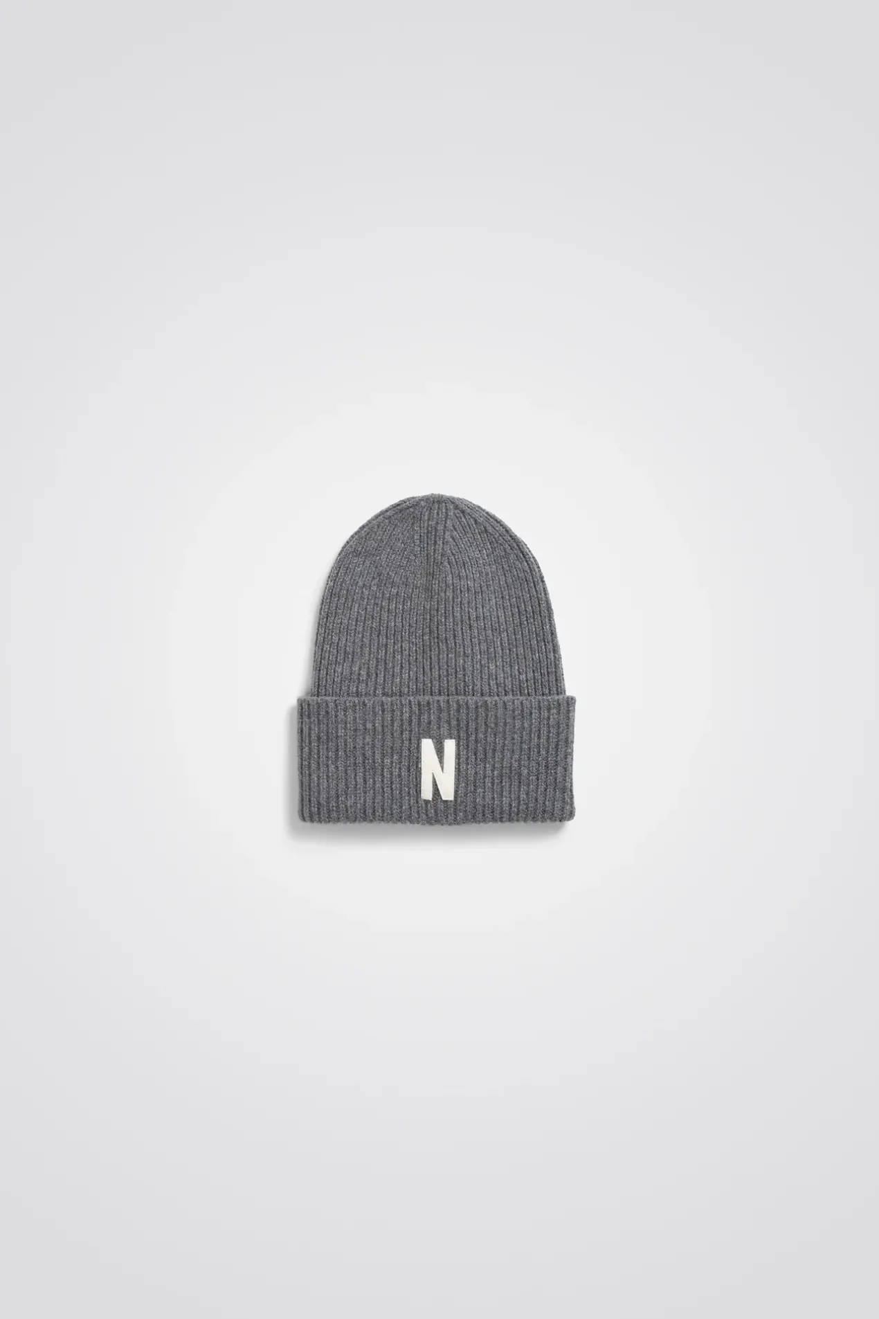 merino_lambswool_rib_n_logo_beanie_0-3.webp Norse Projects BEANIES^Merino Lambswool Rib N Logo Beanie Grey Melange