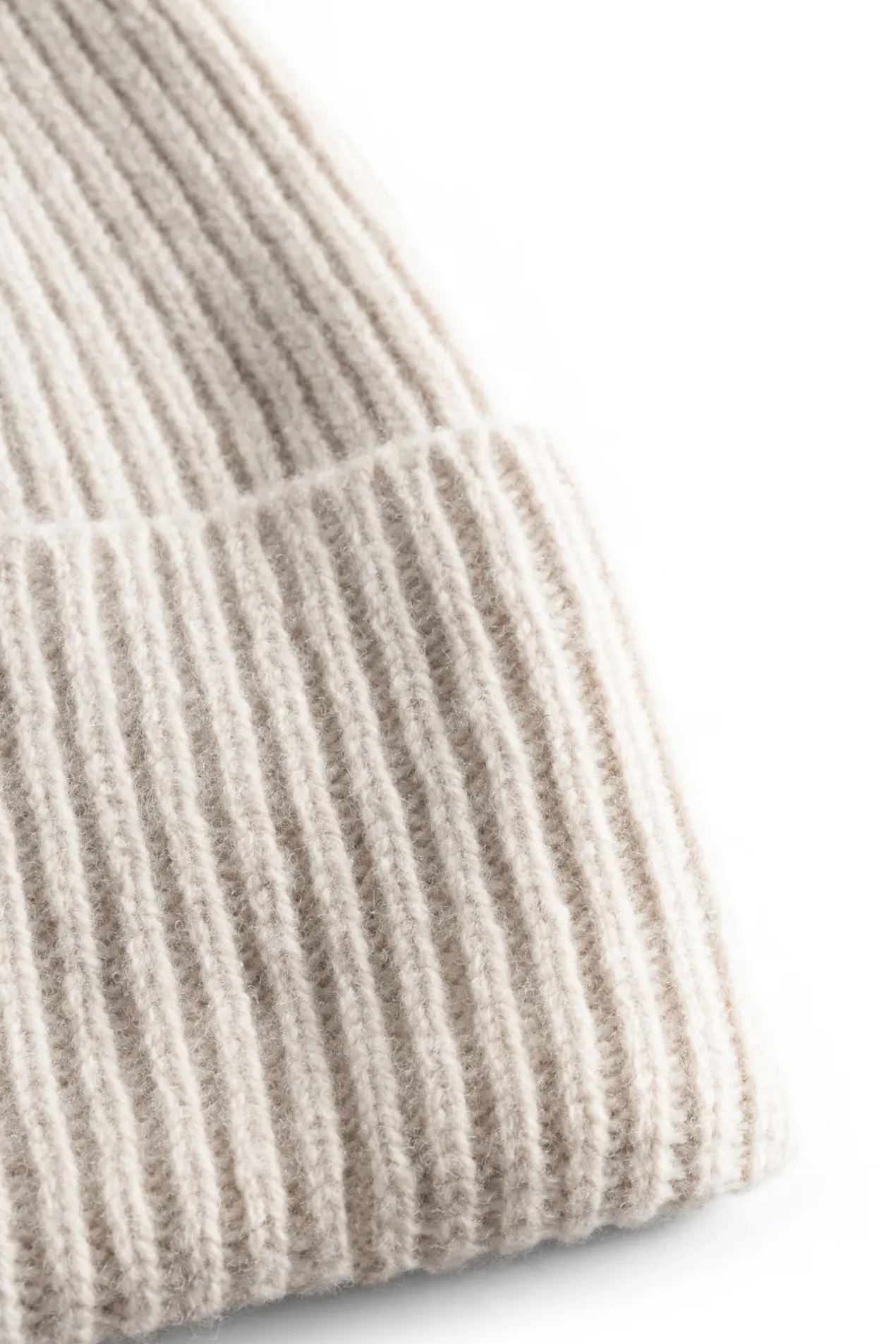 merino_lambswool_rib_n_logo_beanie_3-2.webp Norse Projects BEANIES^Merino Lambswool Rib N Logo Beanie Oatmeal