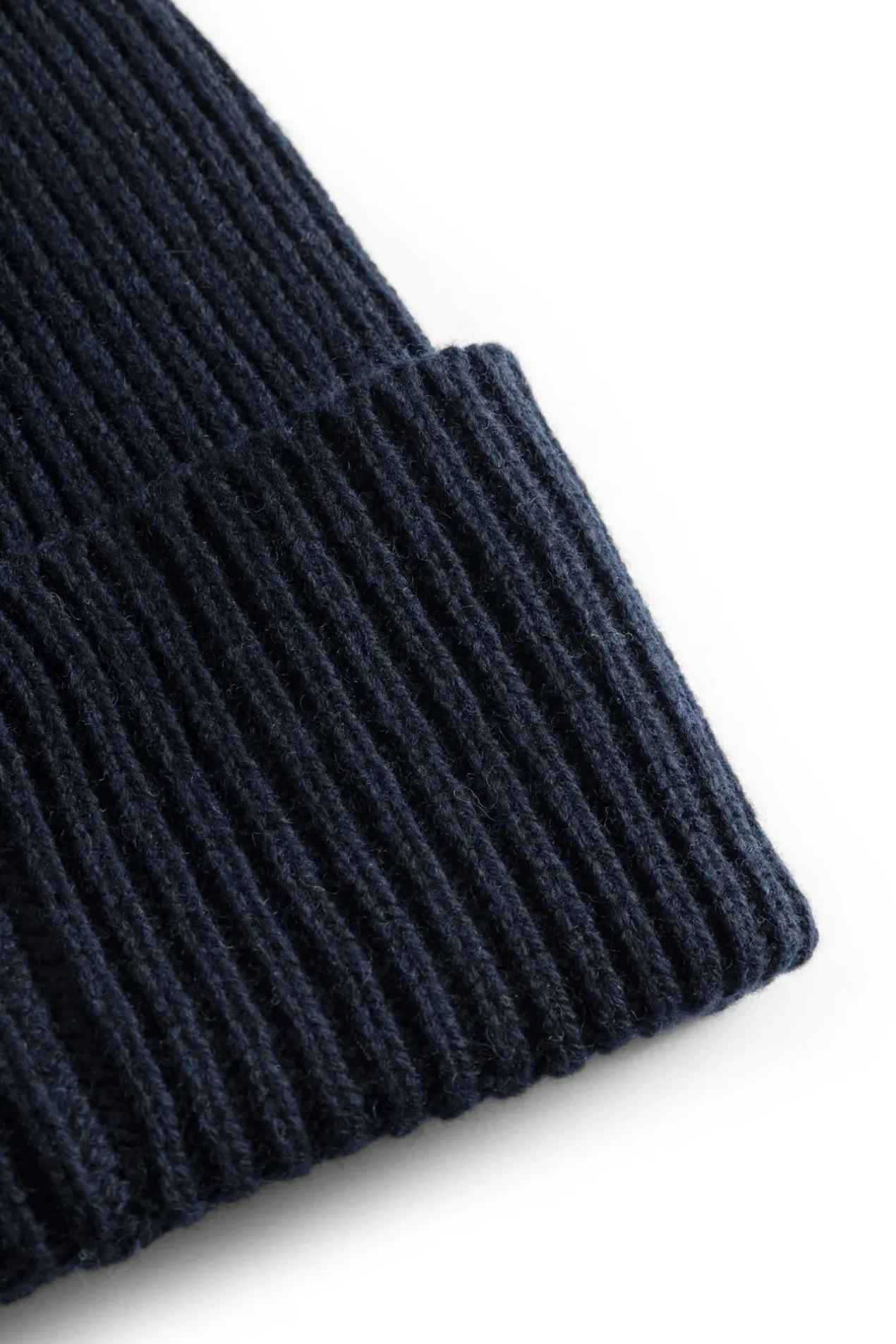 merino_lambswool_rib_n_logo_beanie_3-3.webp Norse Projects BEANIES^Merino Lambswool Rib N Logo Beanie Dark Navy