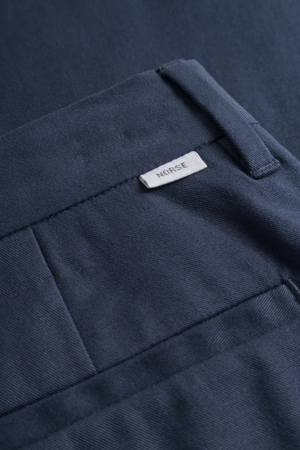 norse_standard_chino_6-5.webp Norse Projects TROUSERS^Norse Standard Chino Dark Navy