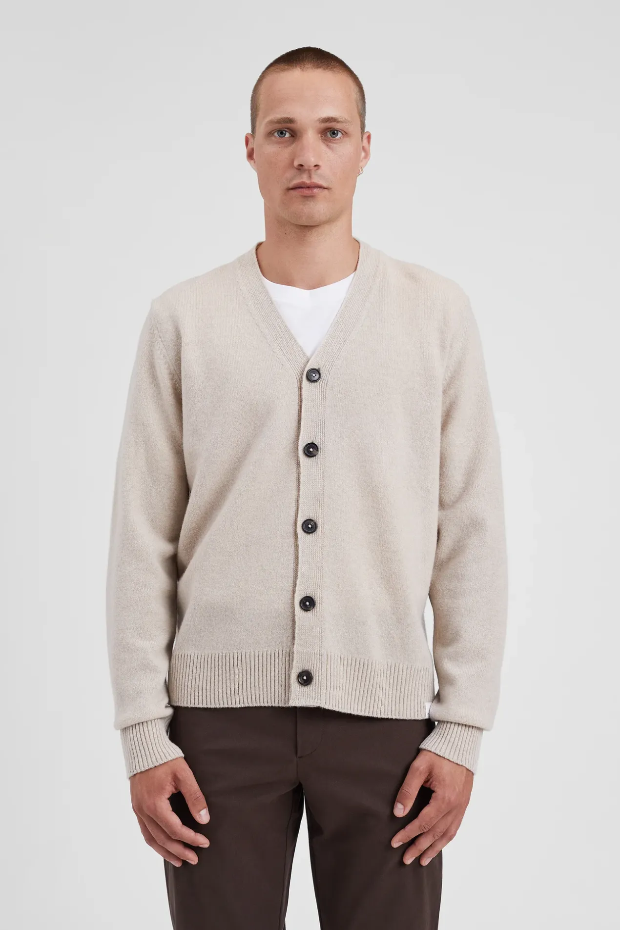 norse_standard_merino_lambswool_cardigan_2-1.webp Norse Projects KNITWEAR^Norse Standard Merino Lambswool Cardigan Oatmeal