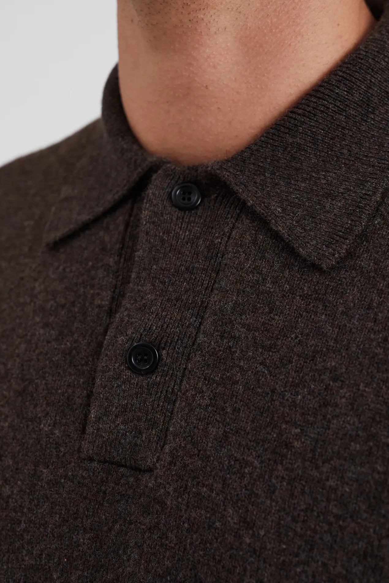 norse_standard_merino_lambswool_polo_4-5.webp Norse Projects KNITWEAR^Norse Standard Merino Lambswool Polo Heathland Brown