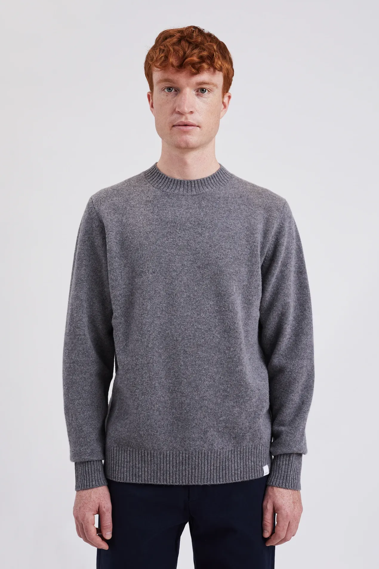 norse_standard_merino_lambswool_sweater_2-5.webp Norse Projects KNITWEAR^Norse Standard Merino Lambswool Sweater Grey Melange