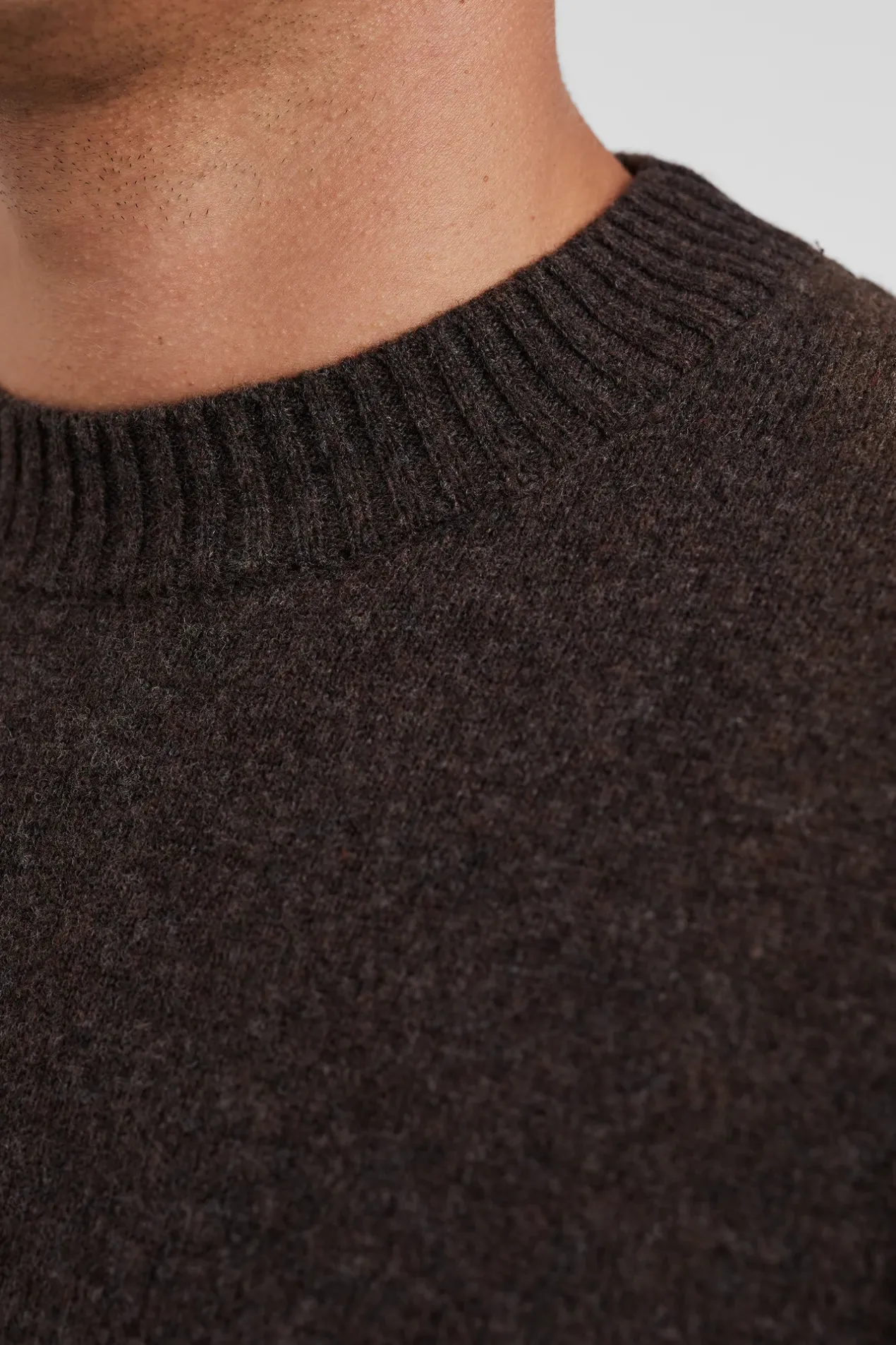 norse_standard_merino_lambswool_sweater_4-2.webp Norse Projects KNITWEAR^Norse Standard Merino Lambswool Sweater Heathland Brown