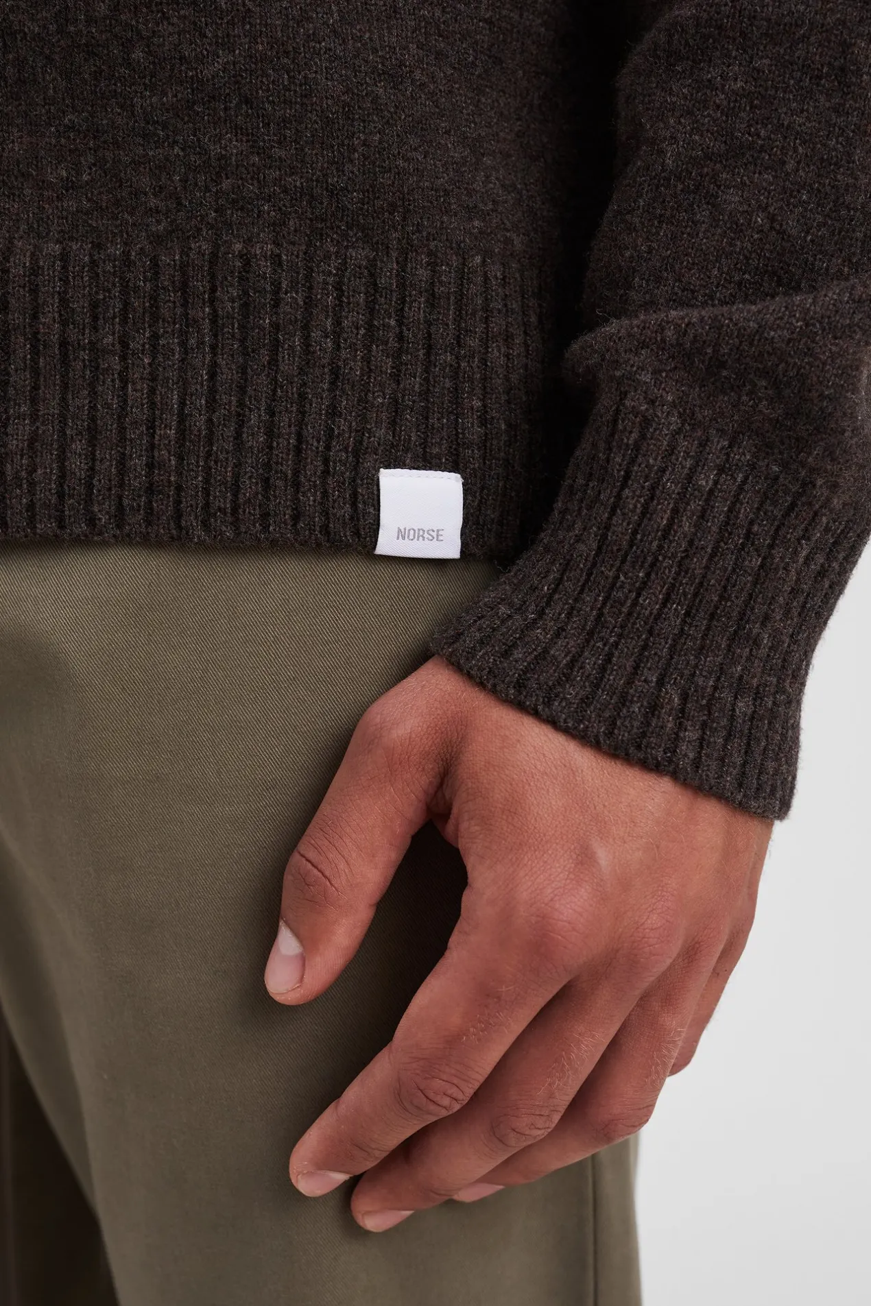 norse_standard_merino_lambswool_sweater_5-2.webp Norse Projects KNITWEAR^Norse Standard Merino Lambswool Sweater Heathland Brown