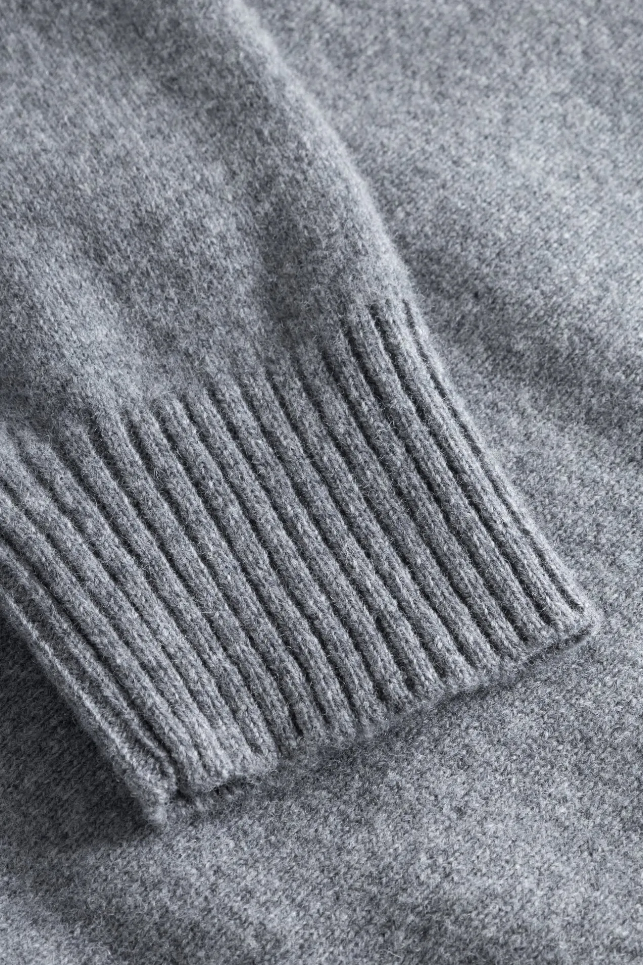 norse_standard_merino_lambswool_sweater_5-5.webp Norse Projects KNITWEAR^Norse Standard Merino Lambswool Sweater Grey Melange