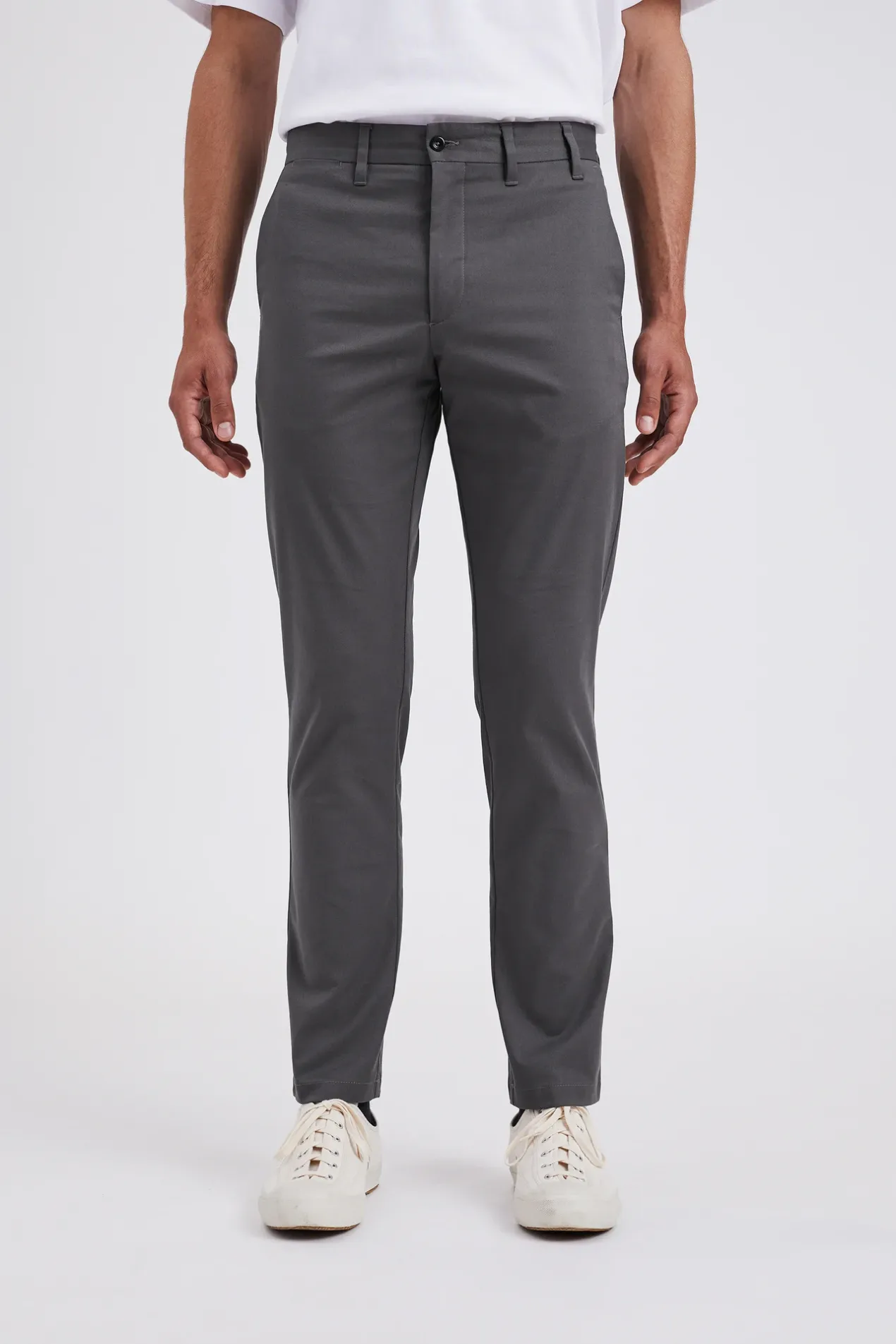 norse_standard_slim_chino_2-2.webp Norse Projects TROUSERS^Norse Standard Slim Chino Magnet Grey
