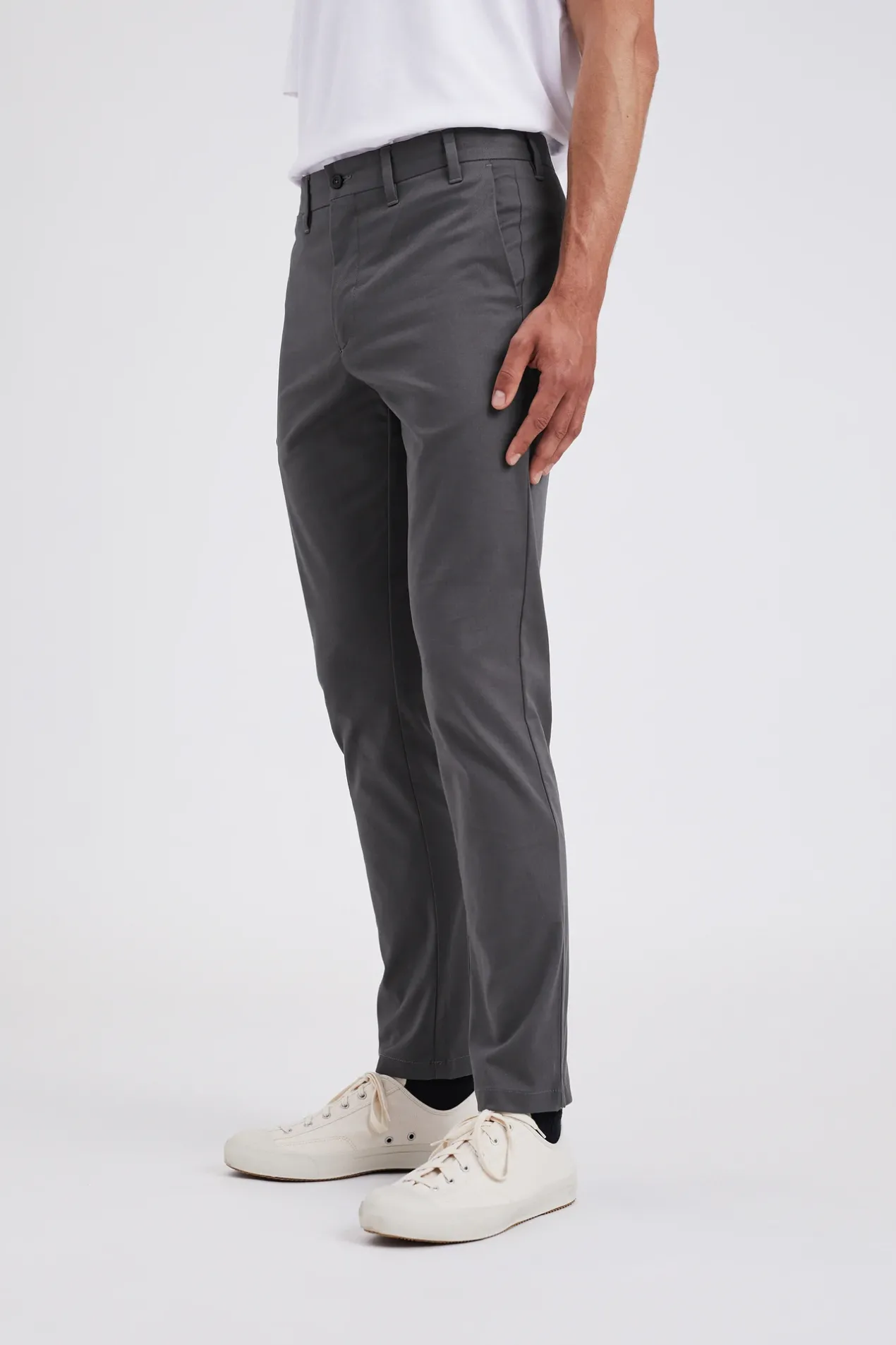 norse_standard_slim_chino_3-2.webp Norse Projects TROUSERS^Norse Standard Slim Chino Magnet Grey