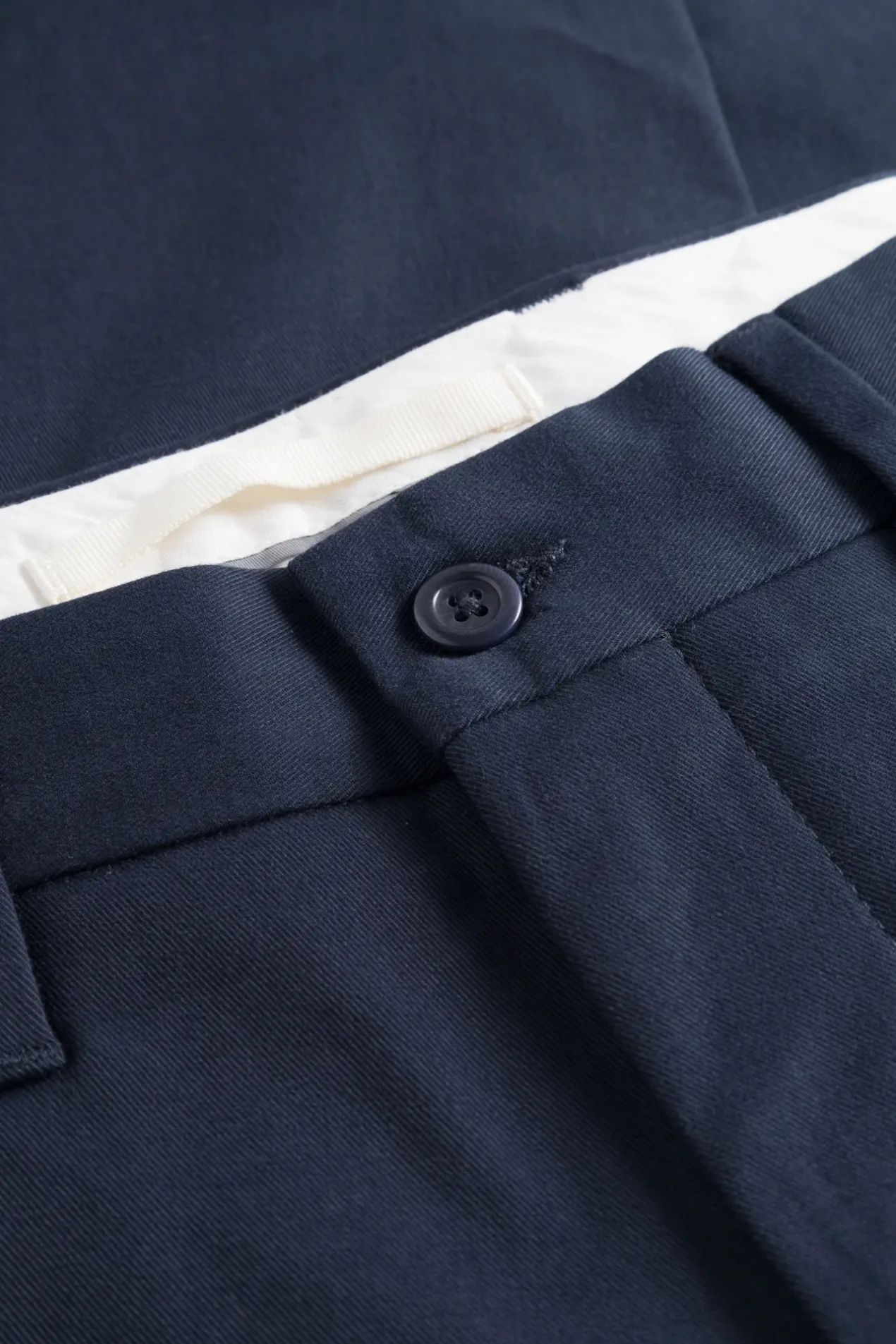 norse_standard_slim_chino_6-4.webp Norse Projects TROUSERS^Norse Standard Slim Chino Dark Navy