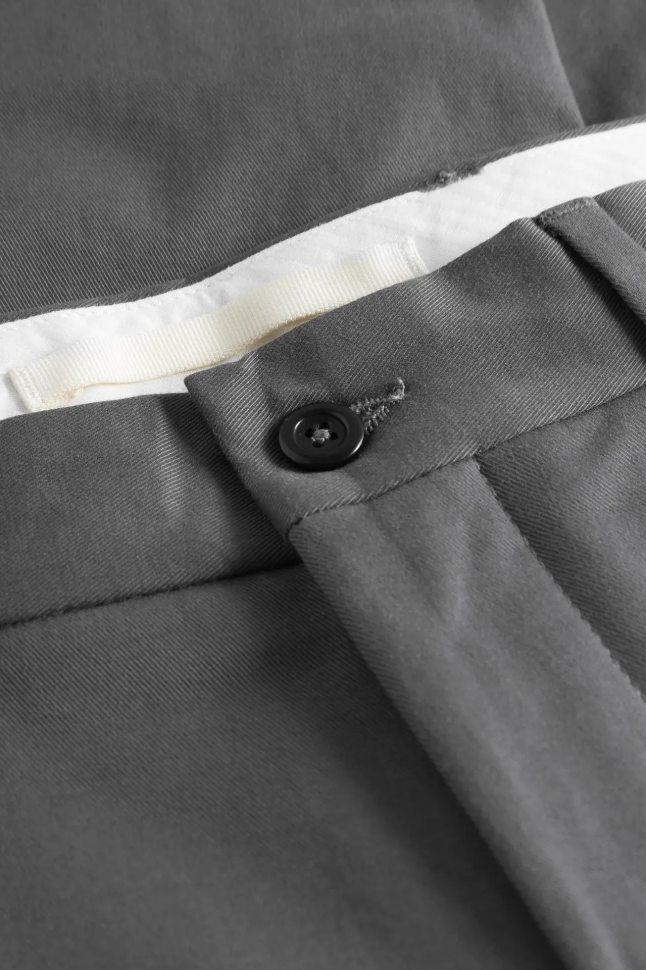norse_standard_slim_chino_7.webp Norse Projects TROUSERS^Norse Standard Slim Chino Magnet Grey