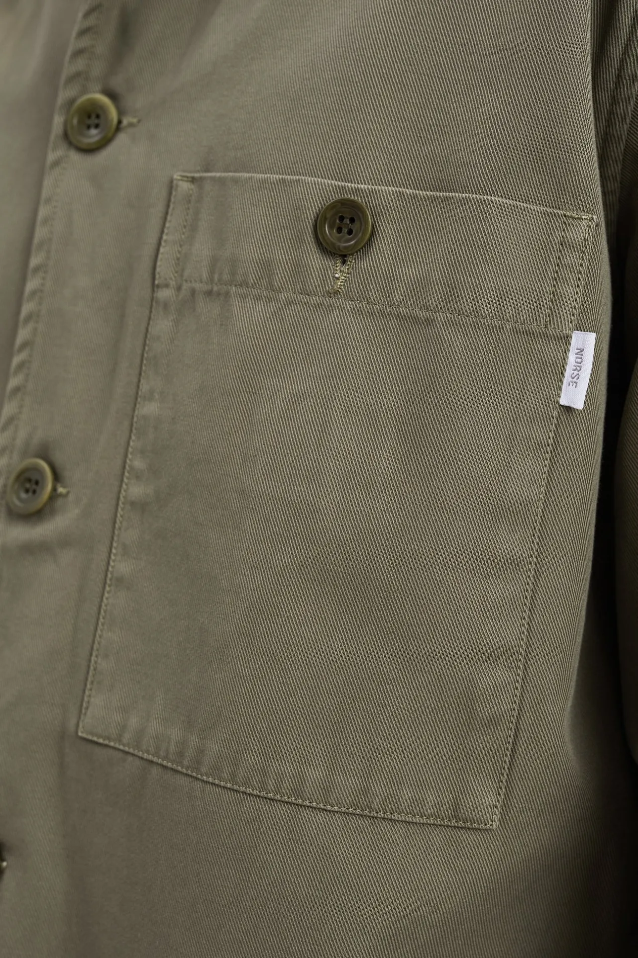 norse_standard_twill_overshirt_5.webp Norse Projects OVERSHIRTS^Norse Standard Twill Overshirt Sediment Green