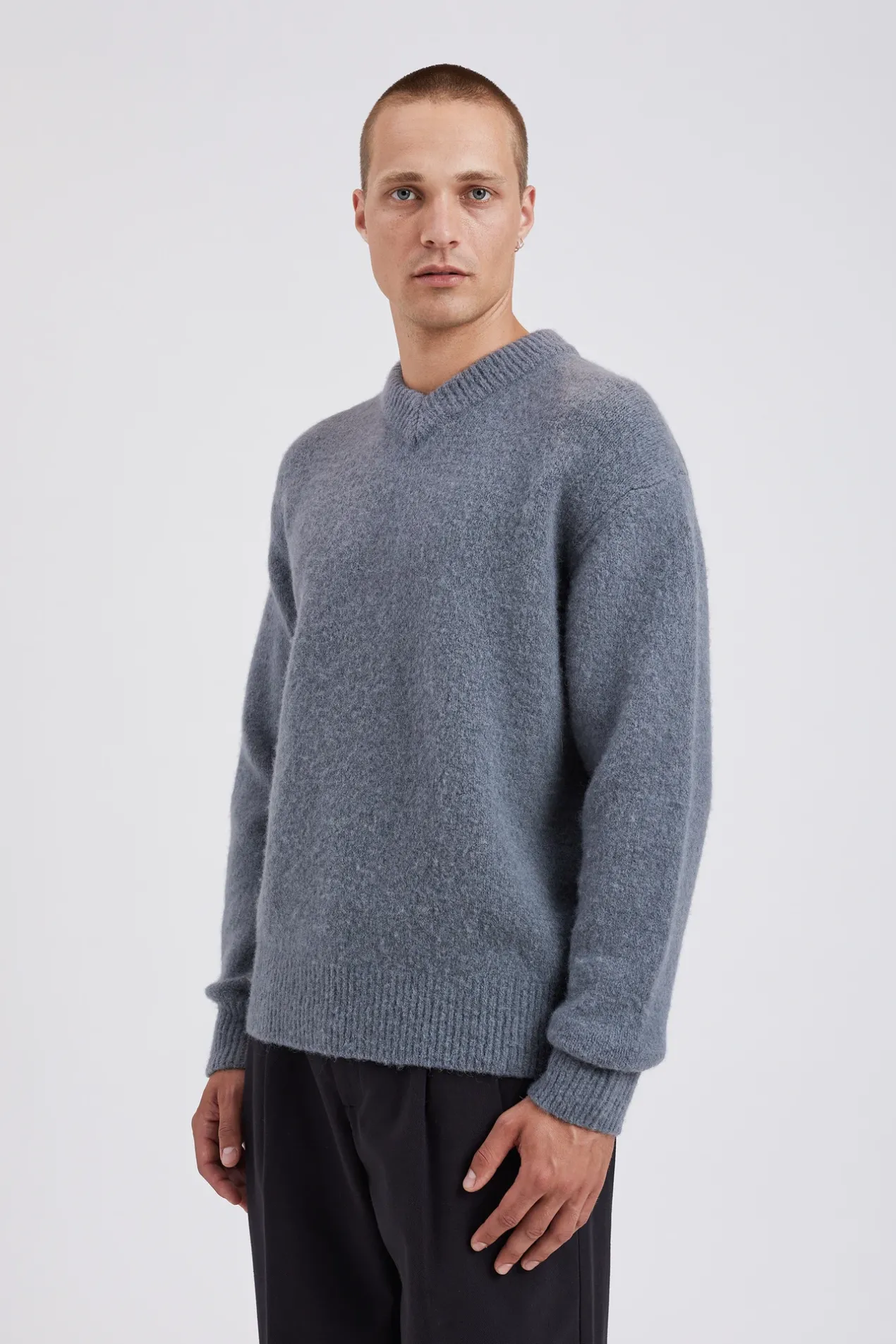 rasmus_relaxed_brushed_vneck_sweater_2.webp Norse Projects KNITWEAR^Rasmus Relaxed Brushed V-Neck Sweater Mouse Grey