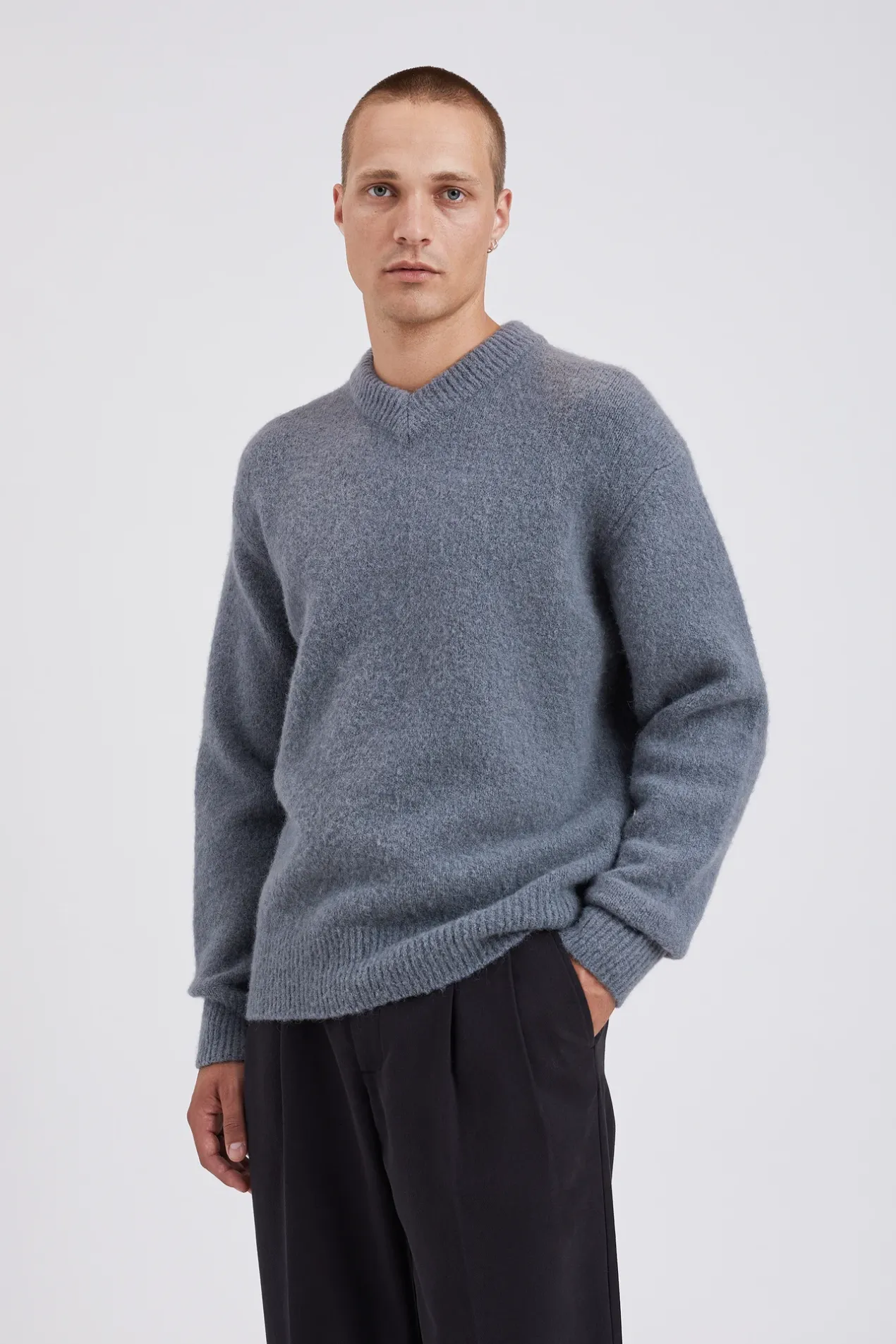 rasmus_relaxed_brushed_vneck_sweater_3.webp Norse Projects KNITWEAR^Rasmus Relaxed Brushed V-Neck Sweater Mouse Grey