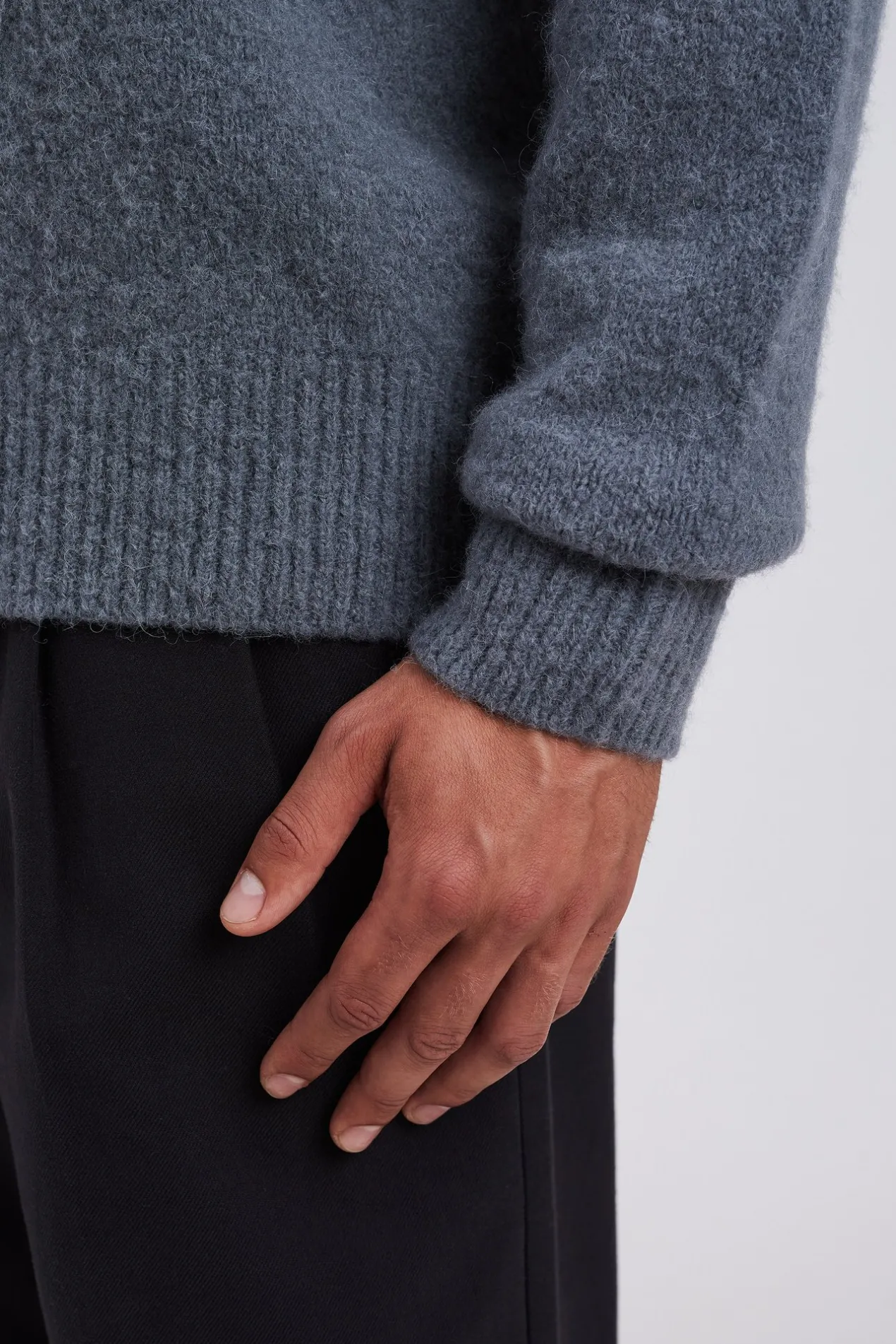 rasmus_relaxed_brushed_vneck_sweater_4.webp Norse Projects KNITWEAR^Rasmus Relaxed Brushed V-Neck Sweater Mouse Grey