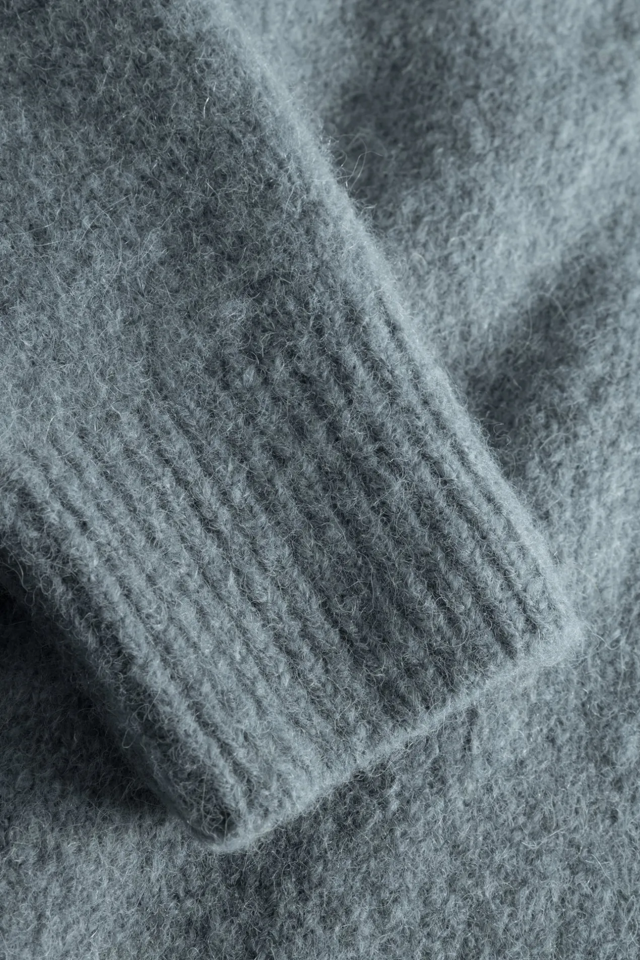 rasmus_relaxed_brushed_vneck_sweater_7.webp Norse Projects KNITWEAR^Rasmus Relaxed Brushed V-Neck Sweater Mouse Grey