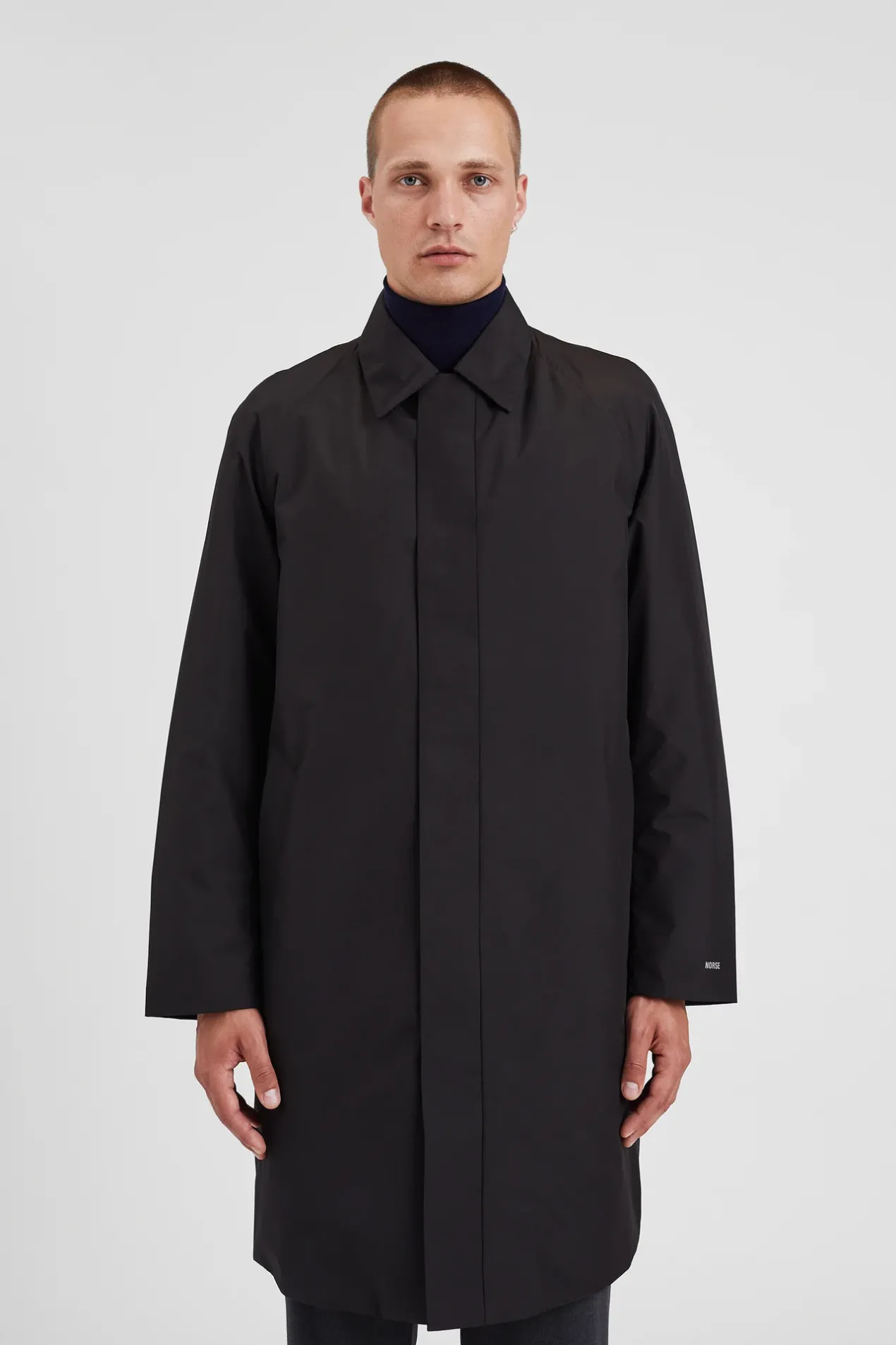 vargo_goretex_windstopper_raglan_mac_2-1.webp Norse Projects OUTERWEAR^Vargo Gore-Tex Windstopper Raglan Mac Black