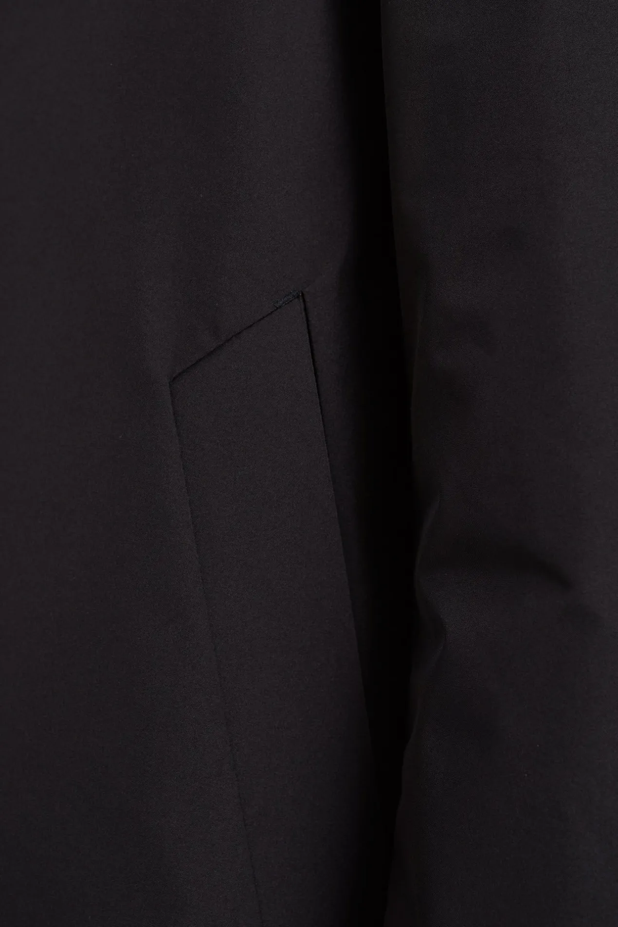 vargo_goretex_windstopper_raglan_mac_5-1.webp Norse Projects OUTERWEAR^Vargo Gore-Tex Windstopper Raglan Mac Black