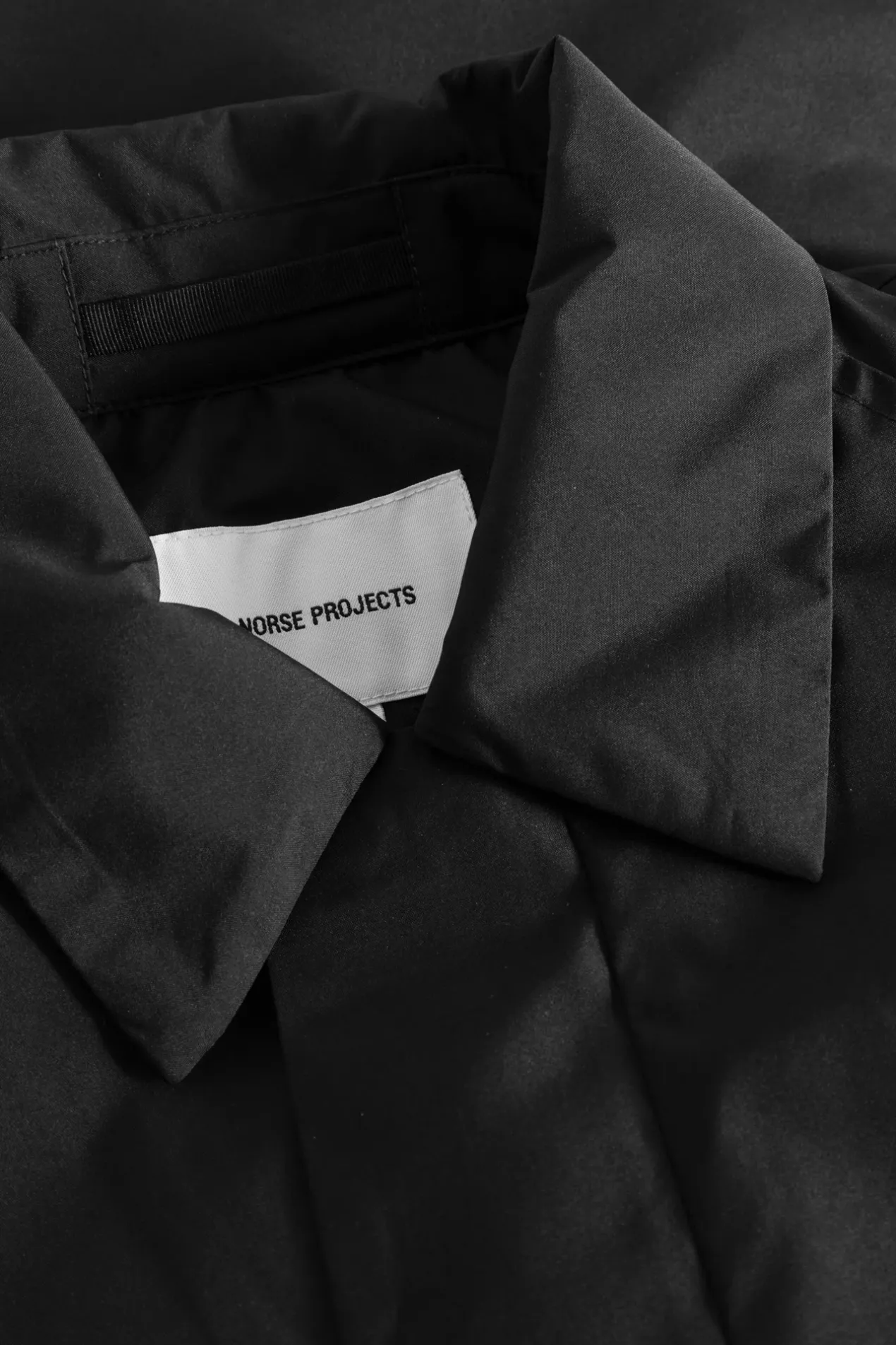 vargo_goretex_windstopper_raglan_mac_6-1.webp Norse Projects OUTERWEAR^Vargo Gore-Tex Windstopper Raglan Mac Black